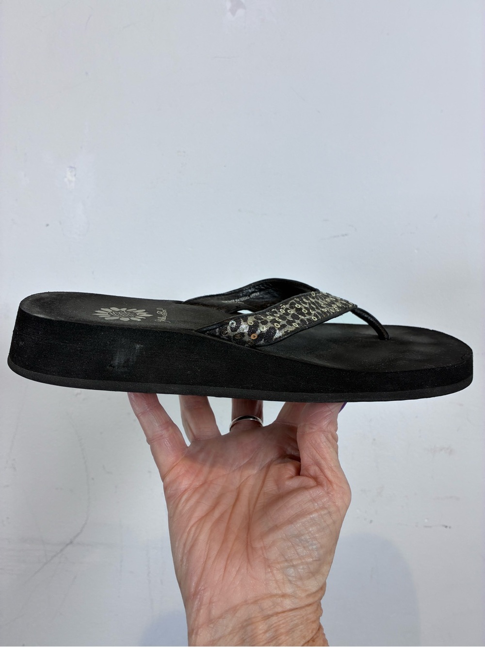 Yellow Box Black Flip Flops with Leopard-Print Straps, Size 6.5 - Picture 2 of 8